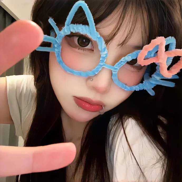 萝莉与太妹的友谊《下妻物语》深田恭子土屋太凤：穿洛丽塔的乖乖女与骑重机车的暴走族爆笑青春